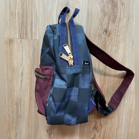 Herschel Nova Kaleidoscope Mini Backpack. Color: Night Camo/Plum Dot. - Picture 2 of 4